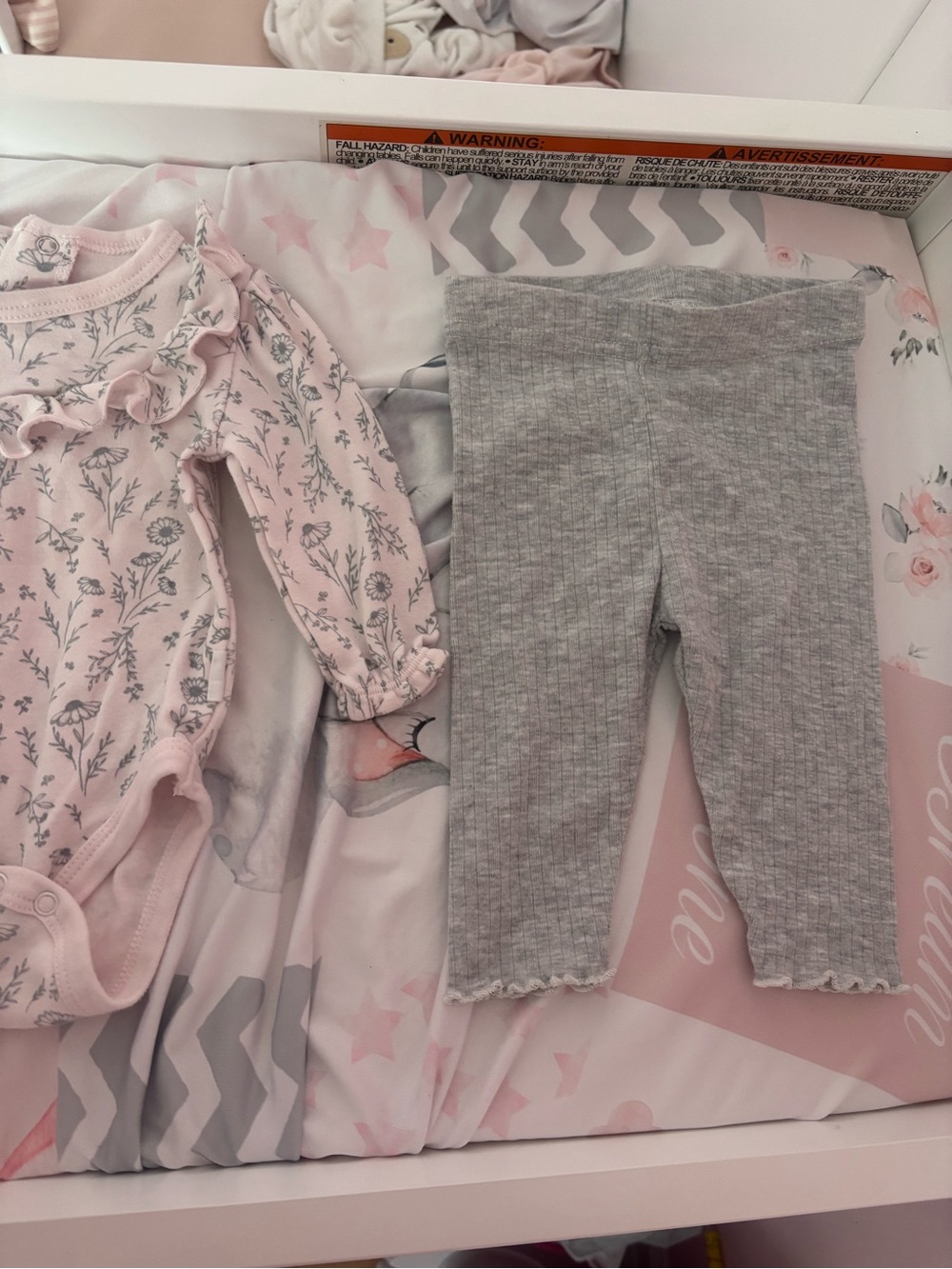 Tahari Pink Floral Ruffle Matching Set - Picture 2 of 3